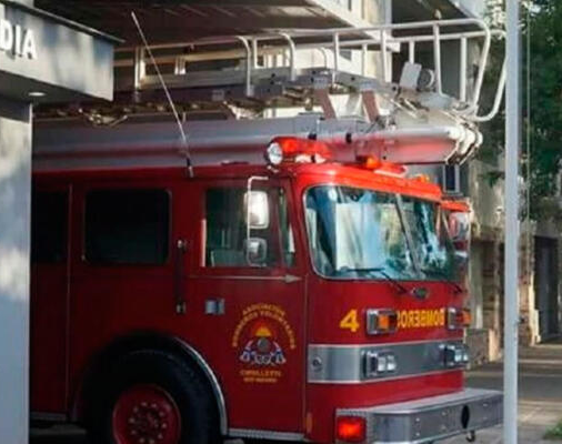Un calefón explotó y generó un importante incendio en una casa
