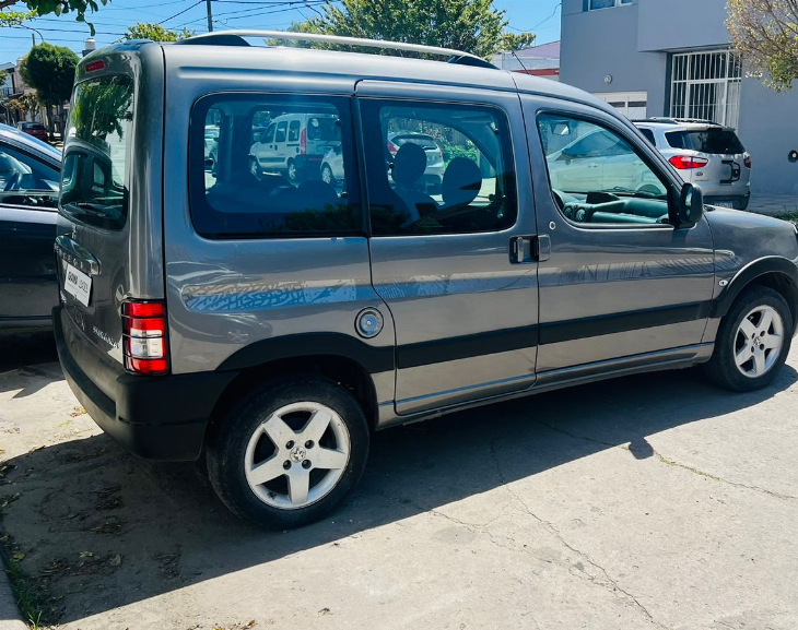 Le robaron su auto de la calle y lo recuperó seis horas después
