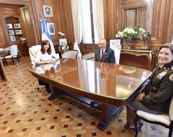 CFK otra vez con Stanley: charlaron con la primera mujer comandante de EE.UU.