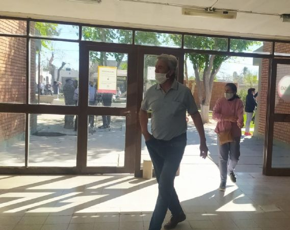 A media hora del cierre, ya votó más del 50 % del padrón 