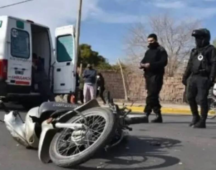 Atropelló a dos motociclistas, los dejó malheridos y se dio a la fuga