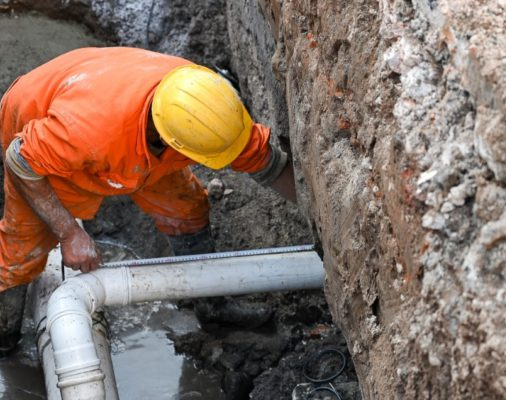 Con gas natural y cloacas, pero sin conexión 