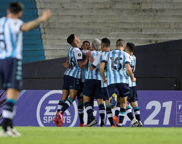 Racing le ganó a Boca en San Juan y será finalista