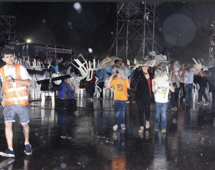 Por el mal tiempo suspendieron el espectáculo final de la Fiesta del Sol y se hará este domingo 