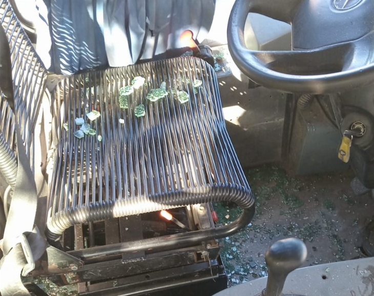 Apedrearon un colectivo de la Red Tulum y el chofer terminó herido