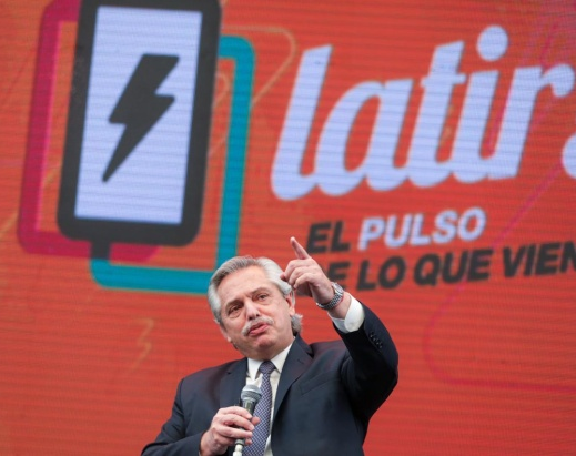 Alberto arremetió contra las telefónicas y aseguró que internet será un servicio público