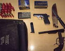 Un alumno de 14 años llevó un revólver y un cuchillo a un colegio en Misiones: subió fotos en las redes sociales y lo descubrieron