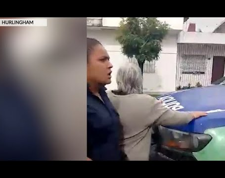 ¿Relato salvaje? Se calentó en taller mecánico y destruyó siete autos con una llave inglesa