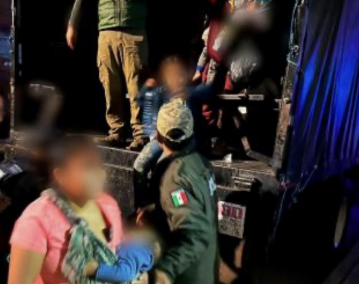 Más de 230 migrantes fueron encontrados en el acoplado de un camión en México