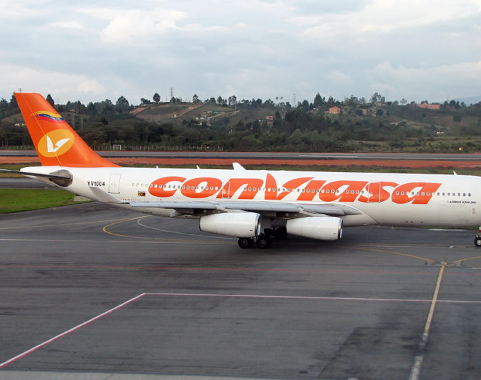 Polémica por otro avión venezolano que aterrizó en Ezeiza con 6 pasajeros y luego voló a Bolivia