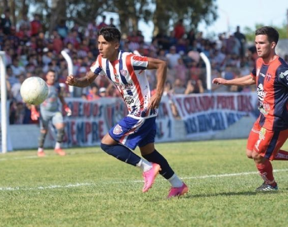 De Chimbas al país: la estrella de Peñarol, Leandro Espejo, empieza a jugar en primera 