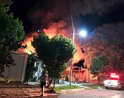 La pérdida de una garrafa produjo un gran incendio en un local de Calingasta 