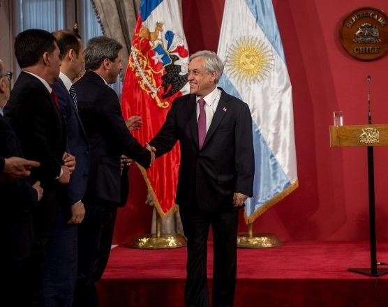 Por Agua Negra, Uñac viaja a ver a Piñera con Fernández