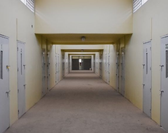 Quiso robar en una casa, acuchilló al dueño y los vecinos lo lincharon: va preso