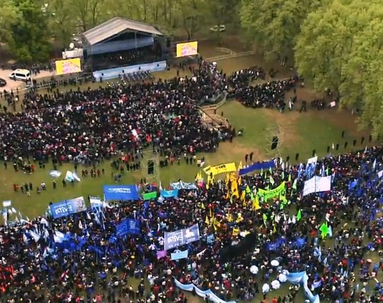 Alberto Fernández intentó mostrar una foto de unidad en el primer acto de campaña