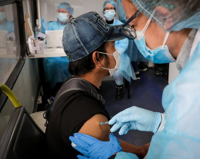 Los turistas que visiten Uruguay podrán recibir tercera dosis de Pfizer y vacunar a los menores