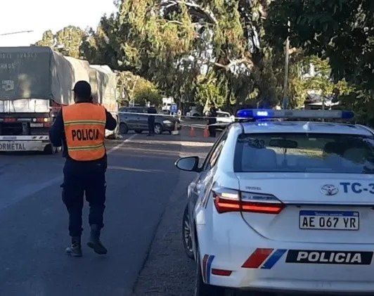 Un camión le pasó por arriba por atravesarse a buscar un melón