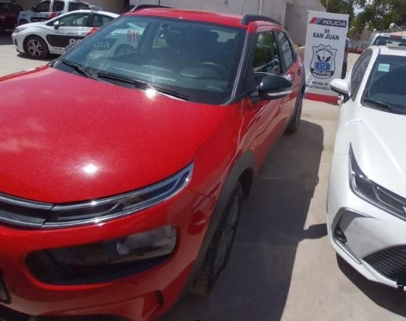 Dieron en Santa Lucía con dos autos robados en Córdoba