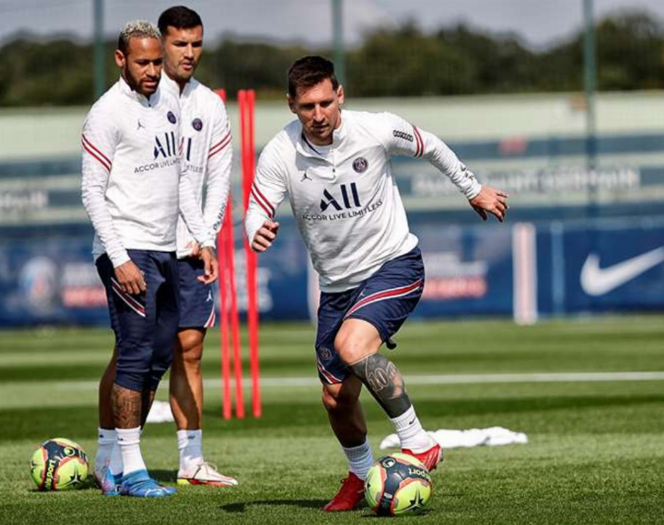 Messi en la lista de convocados y a un paso de debutar con el PSG