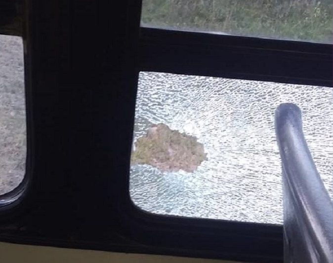 Susto en pleno trabajo: Apedrearon un colectivo