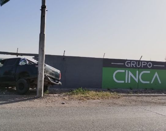 Una camioneta se incrustó en una pared