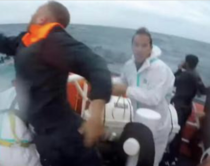 Buscan a migrantes desaparecidos tras dos naufragios frente a las costas italianas