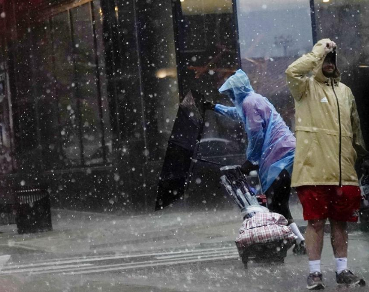 Al menos dos muertos y miles de personas sin electricidad por tormentas en Estados Unidos