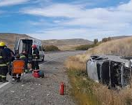 Un Joven perdió el control de su auto y volcó 