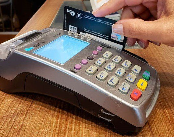 AFIP extiende el reintegro de 15% para compras con tarjeta de débito