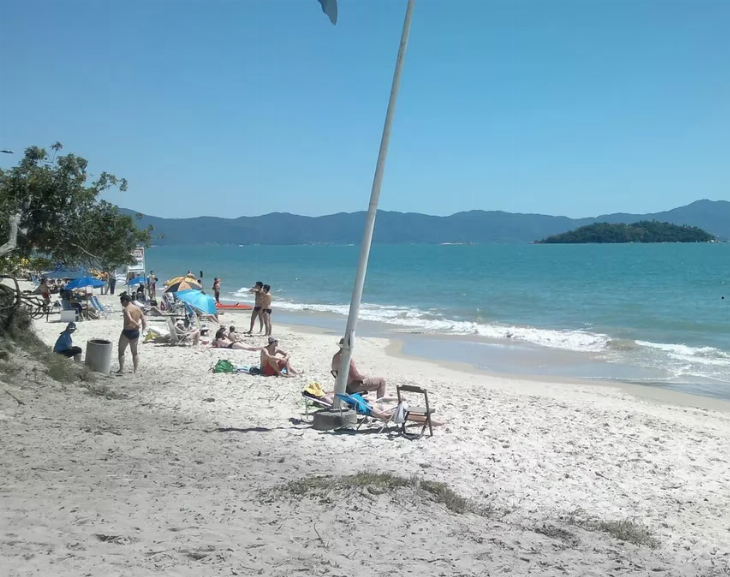 Alerta por un brote de diarrea en las playas en Florianópolis: ya registraron más de 1.200 casos