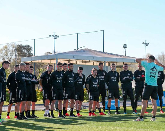 Se viene fecha de eliminatorias ante Paraguay y Scaloni ensaya equipo titular
