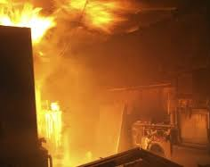 Se despertó y vio que se le incendiaba la casa 
