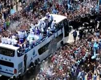Para la historia: vuelta olímpica en helicóptero y más de 4 millones de hinchas celebraron con la Selección 