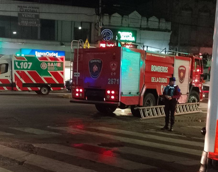 Buscan a tres desaparecidos por el derrumbe en Floresta