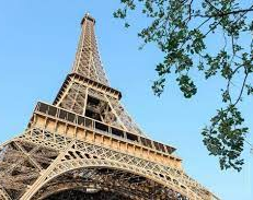 Alerta en París: evacúan la Torre Eiffel por una amenaza de bomba