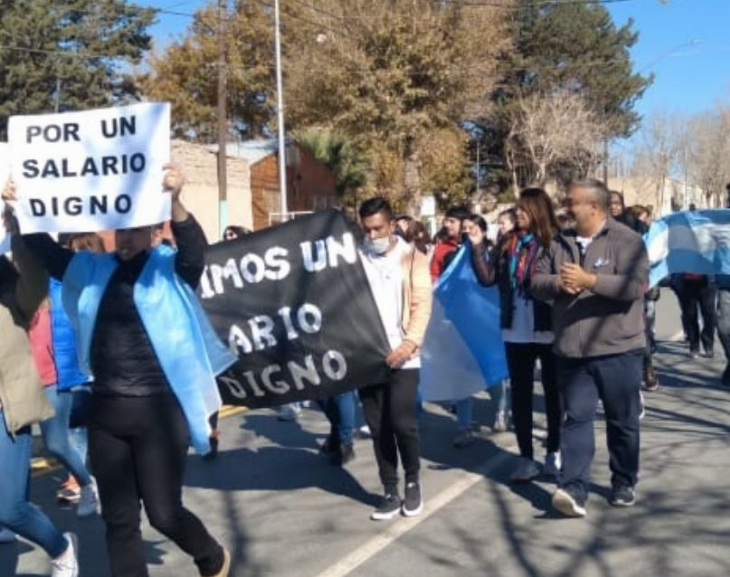 Los docentes harán vigilia durante el finde y otra vez paro el lunes