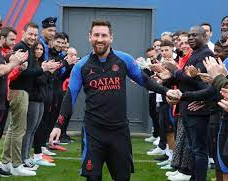 Messi fue recibido en el PSG entre aplausos y pasillo de campeón