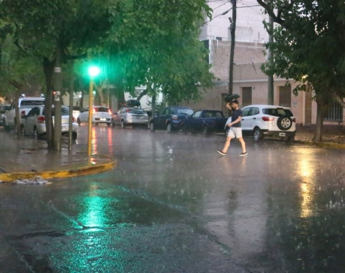 Alerta por una intensa tormenta: se espera mucha agua