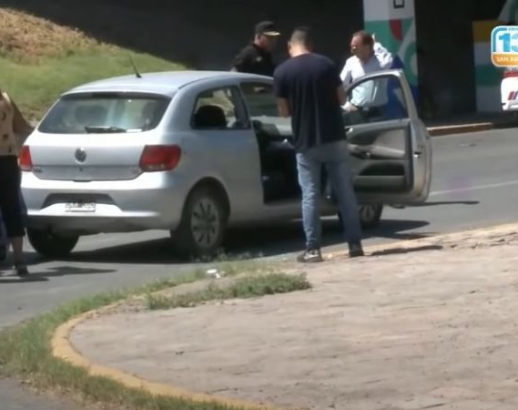 Una mujer falleció mientras conducía su auto por plena calle