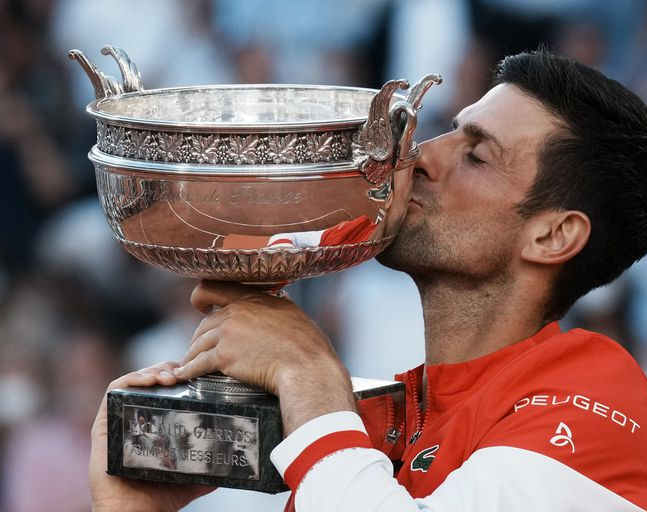 Novak Djokovic revirtió un partido increíble, venció a Stéfanos Tsitsipas y se coronó campeón de Roland Garros