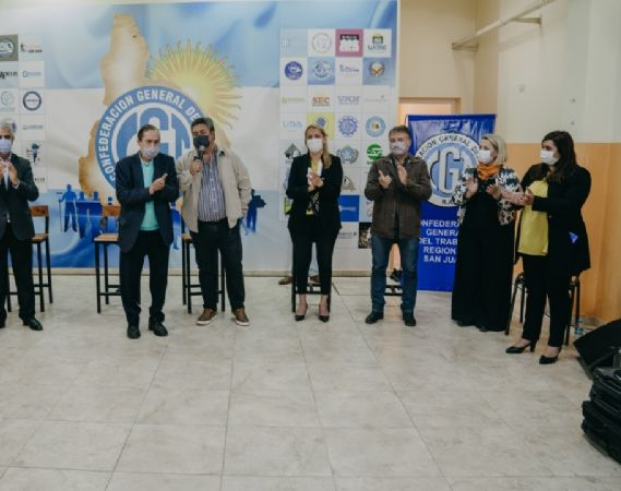 Los candidatos a diputados del Frente Todos visitaron a la CGT en su sede
