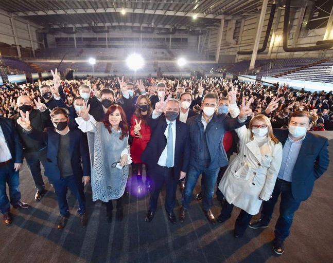 Cerró campaña Todos: "Dicen que soy un títete, luego un autoritario. No entiendo cómo puedo ser ambas cosas"