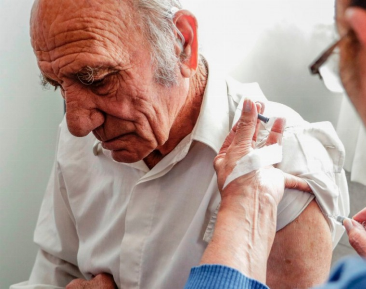 Atención abuelos: ya está disponible la vacuna antigripal de PAMI