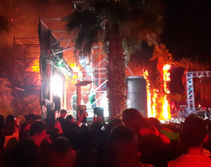 Fuegos artificiales hicieron arder unas palmeras en un conocido boliche de Pocito 