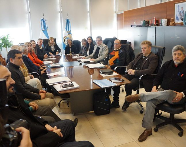 Gremios docentes y el Gobierno se reúnen otra vez para negociar actualización salarial