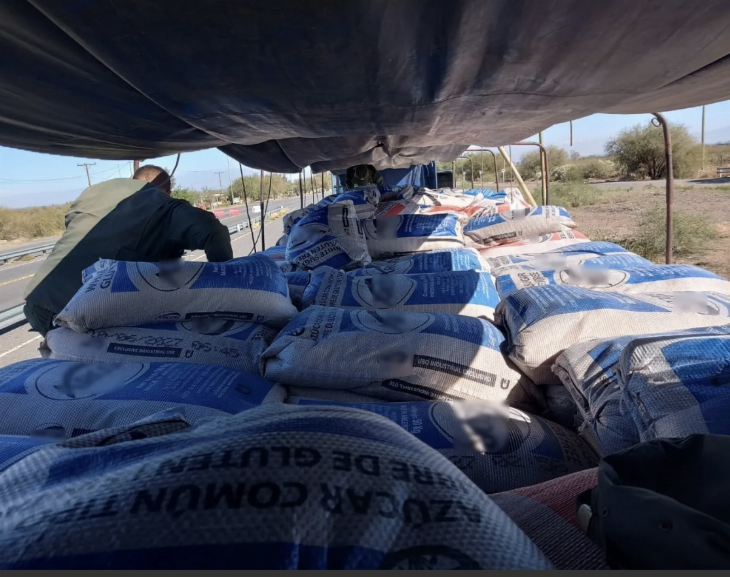 Secuestraron neumáticos que intentaban ser contrabandeados en bolsas de azúcar 