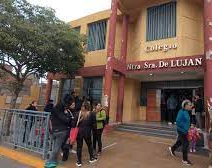 Alumnos y padres de un Colegio católico se manifestaron por un presunto abuso