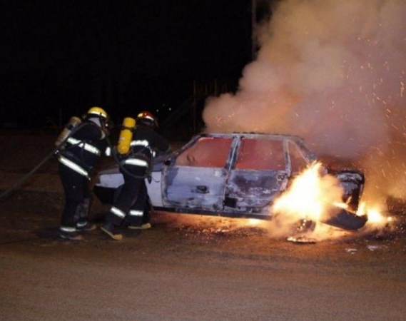 Encuentran el cadáver carbonizado de un remisero en un vehículo incendiado