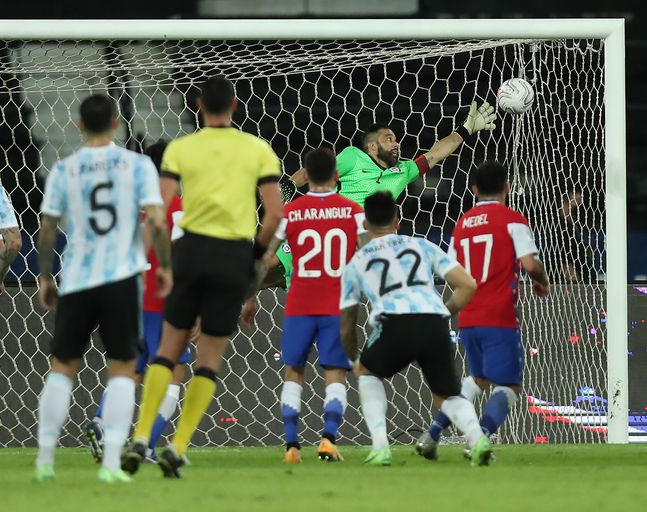Argentina debutó en la Copa América con otro empate ante Chile