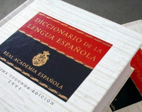 La RAE solo le permite a Chile usar un artículo antes de un nombre propio
